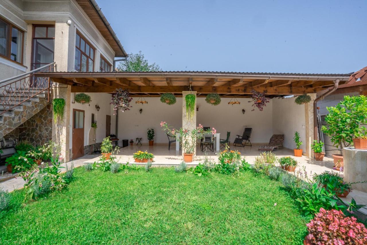 Doi Bujori Lägenhet Alba Iulia Exteriör bild