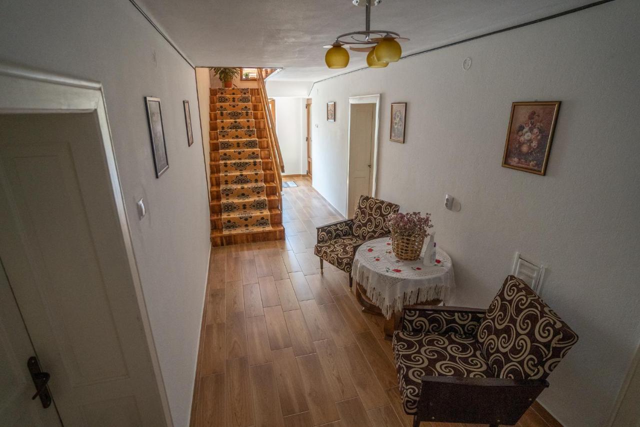 Doi Bujori Lägenhet Alba Iulia Exteriör bild