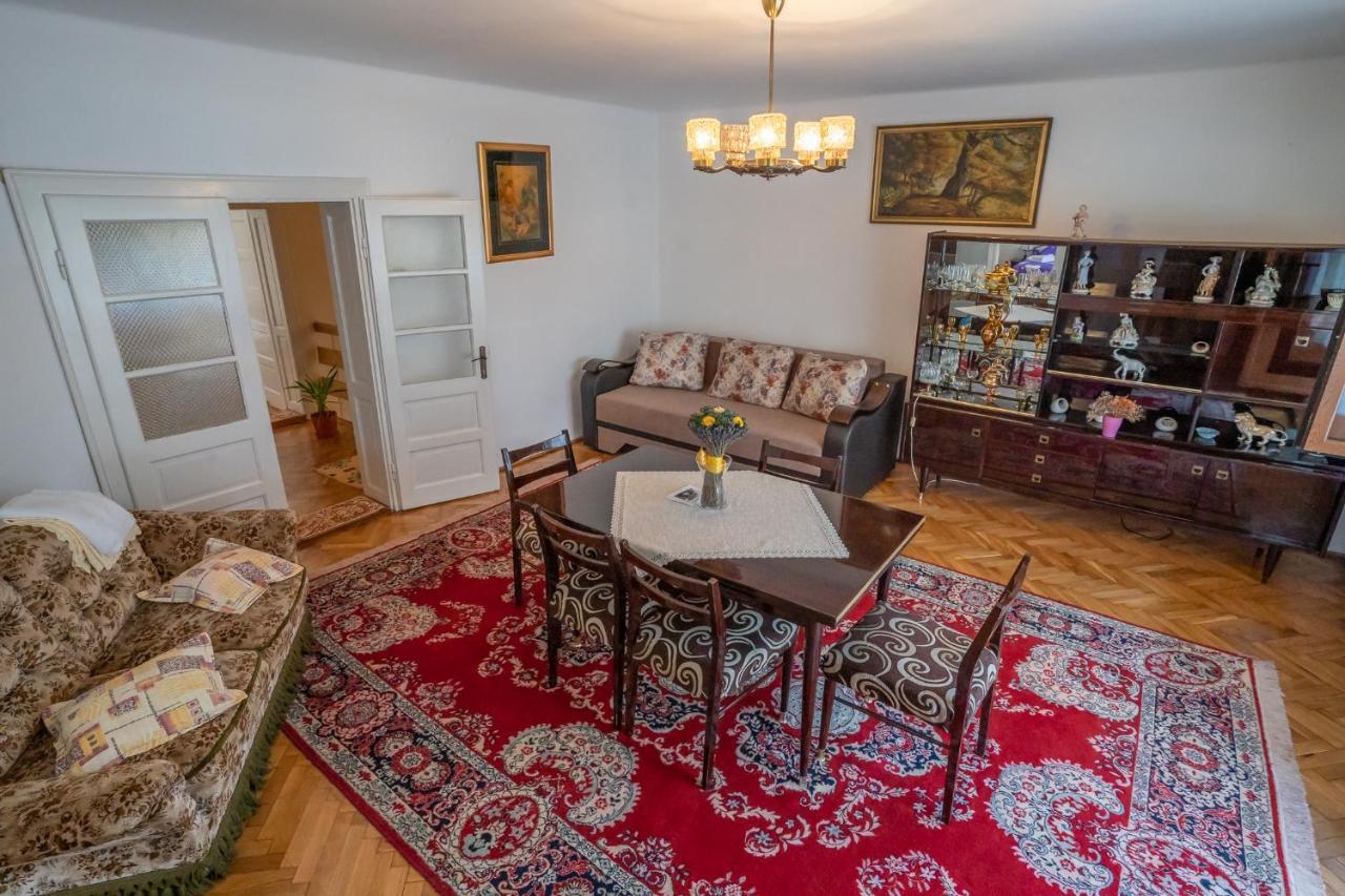Doi Bujori Lägenhet Alba Iulia Exteriör bild